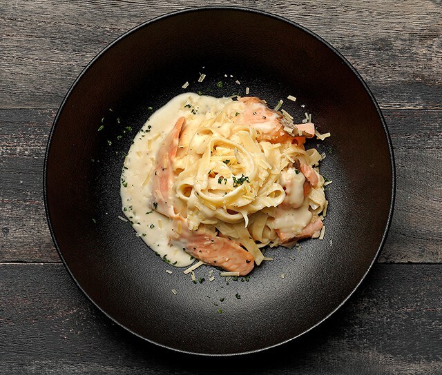 燻鮭魚奶油蛋黃醬寬麵 燻鮭魚奶油蛋黃醬寬麵