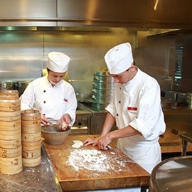 2. 小籠湯包和水餃現做 2. 小籠湯包和水餃現做