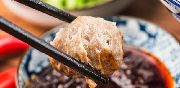 川丸子Q彈多汁,肉汁融合辛香料的美味,在口中迸發。 川丸子Q彈多汁,肉汁融合辛香料的美味,在口中迸發。