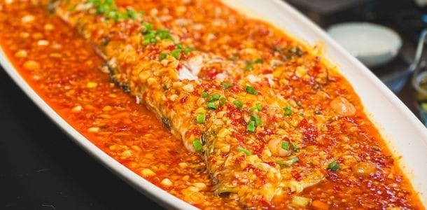 河鮮加入龍眼或荔枝燴煮的「龍眼陽豆瓣翹殼」。（攝影：李佳芳）