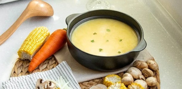 玉米濃湯風味鍋,將火鍋融合西式湯品,創造十足新鮮感。(圖片:耐速食品) 玉米濃湯風味鍋,將火鍋融合西式湯品,創造十足新鮮感。(圖片:耐速食品)