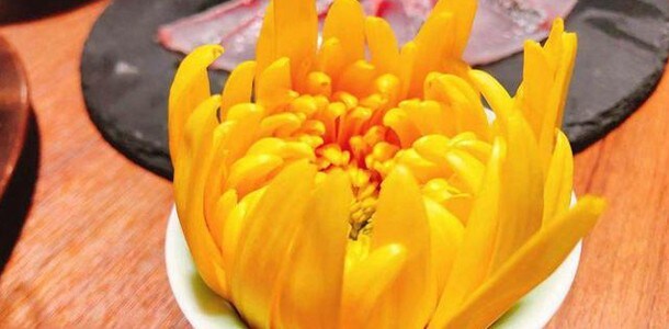 菊花入鍋 讓花朵在火鍋中綻放｜火鍋靈感湯頭系列