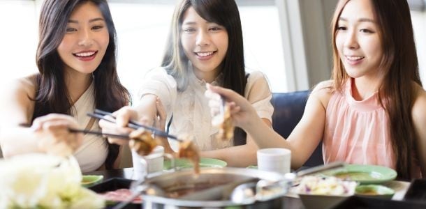 現代人追求低負擔、高質感的飲食體驗,以珍貴食材入鍋成為一種話題。 現代人追求低負擔、高質感的飲食體驗,以珍貴食材入鍋成為一種話題。