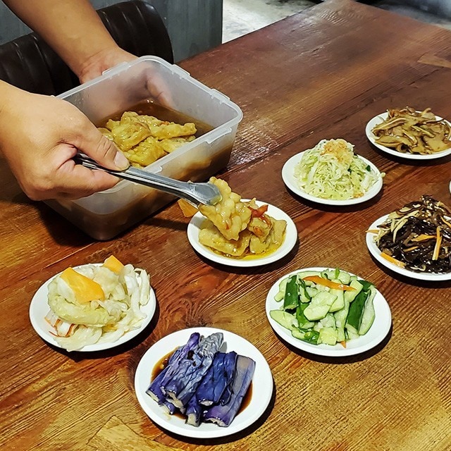 從一碟小菜到一柄麵鍋:看小吃店「麵面俱到」用好口碑綁住饕客 從一碟小菜到一柄麵鍋:看小吃店「麵面俱到」用好口碑綁住饕客