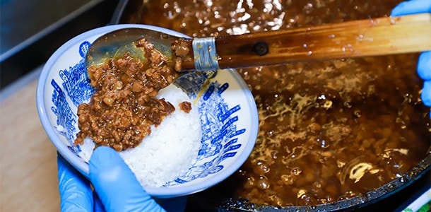 古早味肉燥製作過程繁複,但風味更令人念念不忘。