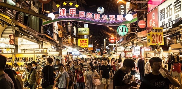 大學生接受與消費能力強,容易形成商圈,是小吃店偏愛的選址熱點。 大學生接受與消費能力強,容易形成商圈,是小吃店偏愛的選址熱點。
