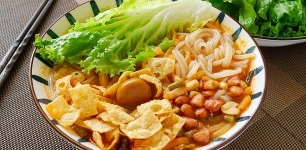 螺螄粉湯底濃厚帶辣、酸香不膩,為廣西特色的風味小吃。 螺螄粉湯底濃厚帶辣、酸香不膩,為廣西特色的風味小吃。