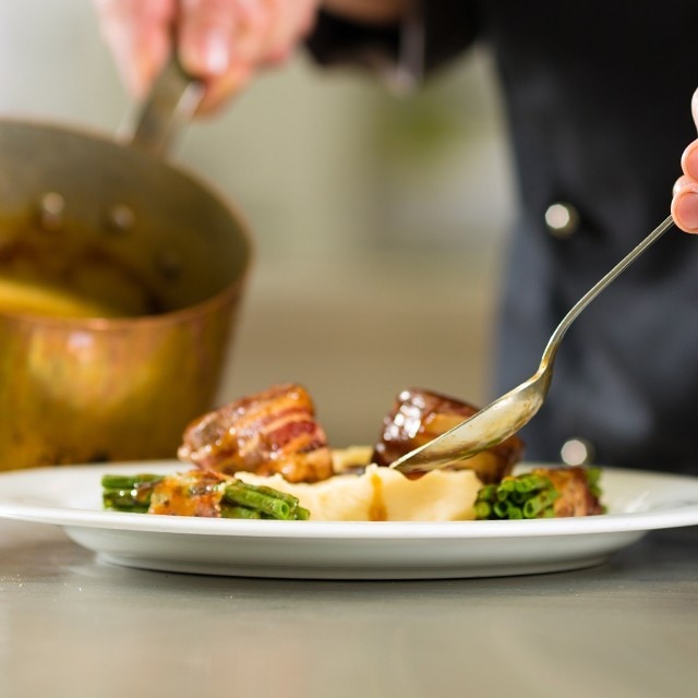 大廚神隊友！輕鬆運用黃汁製作牛排醬汁