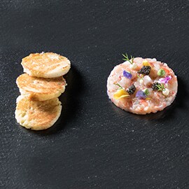 示範料理3>西西里紅蝦 義大利魚子醬 蔬菜泥 橄欖油煎餅 示範料理3>西西里紅蝦 義大利魚子醬 蔬菜泥 橄欖油煎餅