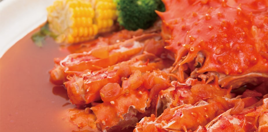 帝王蟹火鍋煮法：帝王蟹蕃茄鍋－大廚上菜