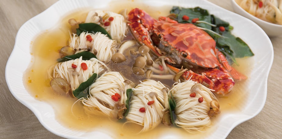 每週大廚上菜：麻油雞湯花蟹麵線