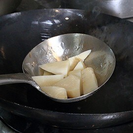 3. 料理訣竅:除冷盤外,料理前先過油,保持筍子甜味 3. 料理訣竅:除冷盤外,料理前先過油,保持筍子甜味