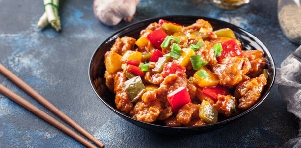 「糖醋鳳梨咕咾肉」以鳳梨天然果酸與糖醋醬調和,酸甜開胃,令人齒頰留香。 「糖醋鳳梨咕咾肉」以鳳梨天然果酸與糖醋醬調和,酸甜開胃,令人齒頰留香。