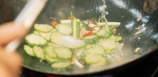 越是簡易的料理方式,越能嚐岀野菜本身的風味。 越是簡易的料理方式,越能嚐岀野菜本身的風味。