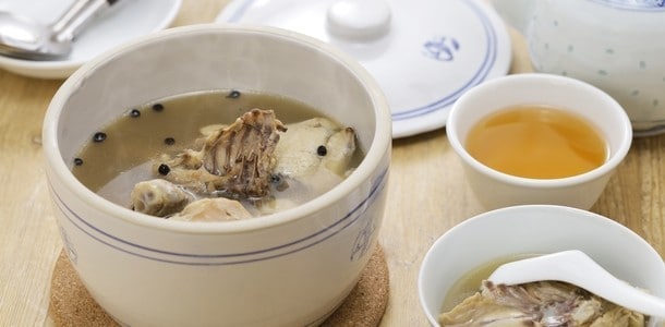 馬告是原住民料理中常見的辛香調味,近年也衍生許多新式料理變化。 馬告是原住民料理中常見的辛香調味,近年也衍生許多新式料理變化。