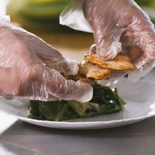 【食在新聞】採購注意！餐飲用手套未標示清楚將遭罰