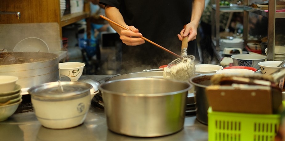 【食在新聞】牛肉麵店發現發霉豆干及過期香料，開罰6萬元