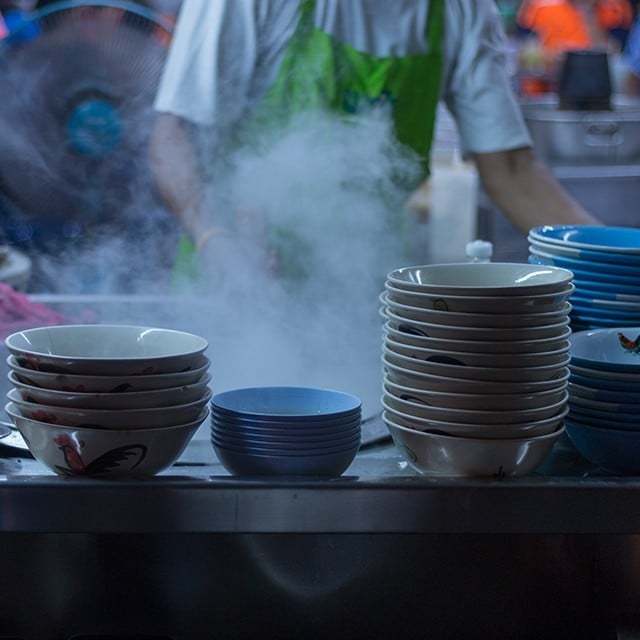 【食在新聞】燙米粉竟用尼龍袋！挨罰3萬元限期改善