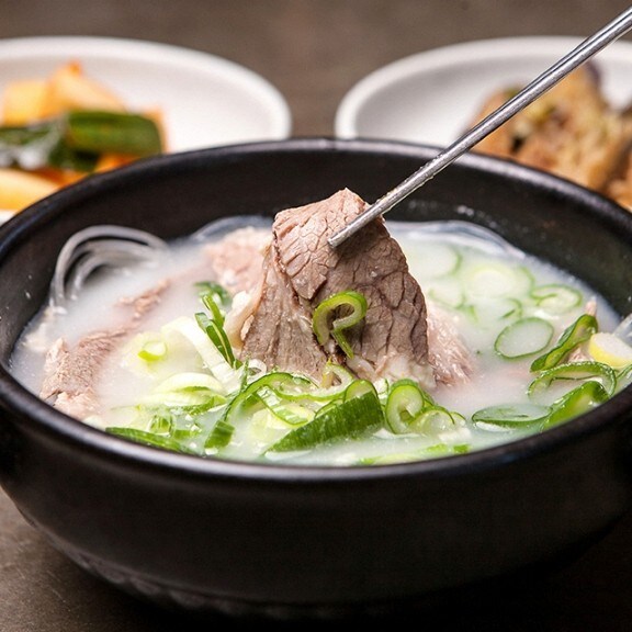 牛肉湯吃到死蒼蠅，韓式餐廳爆衛生缺失