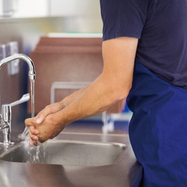 【食在新聞】北市食安新政策 校園廚工除四菌