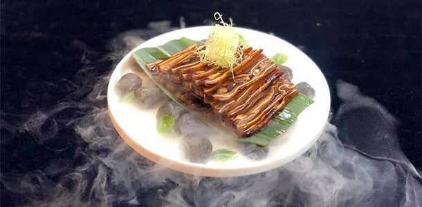 「雲石千層耳」是黃宏銘創意中菜之一,以藝術手法將食材價值提高 「雲石千層耳」是黃宏銘創意中菜之一,以藝術手法將食材價值提高