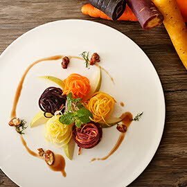 洋梨五色蘿蔔核桃沙拉佐巴薩米克薄荷油醋 洋梨五色蘿蔔核桃沙拉佐巴薩米克薄荷油醋