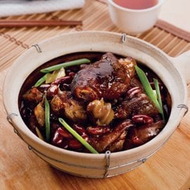 雞汁腰豆炆豬手煲 雞汁腰豆炆豬手煲